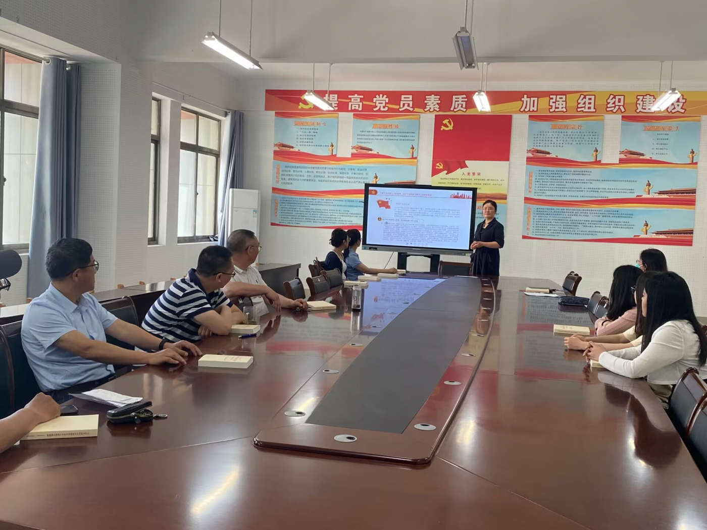 化學(xué)工程系黨支部開展學(xué)習(xí)《習(xí)近平總書記在中央政治局 第五次集體學(xué)習(xí)時(shí)重要講話精神》主題黨日活動
