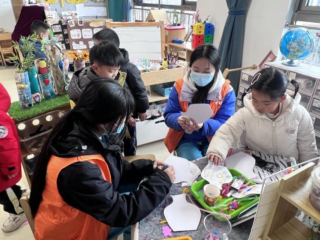 “學雷鋒活動月”——“專業(yè)+公益”連中專這樣做（一）