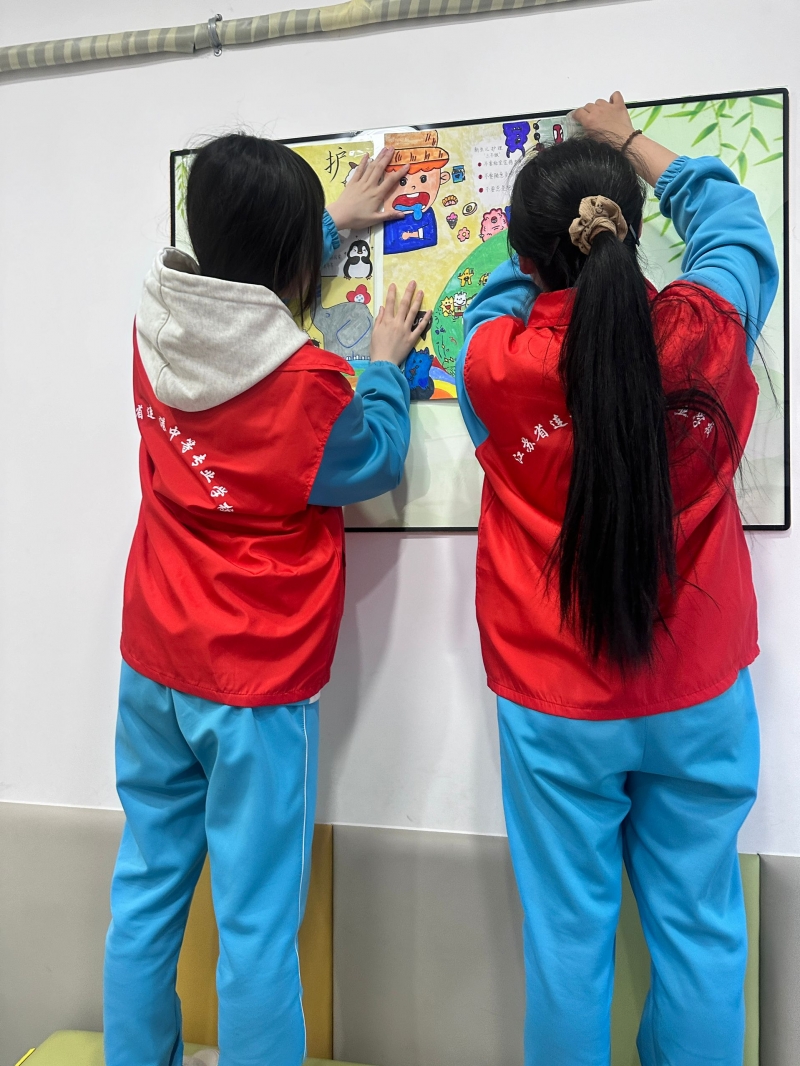21幼高3班學(xué)雷鋒3.JPG